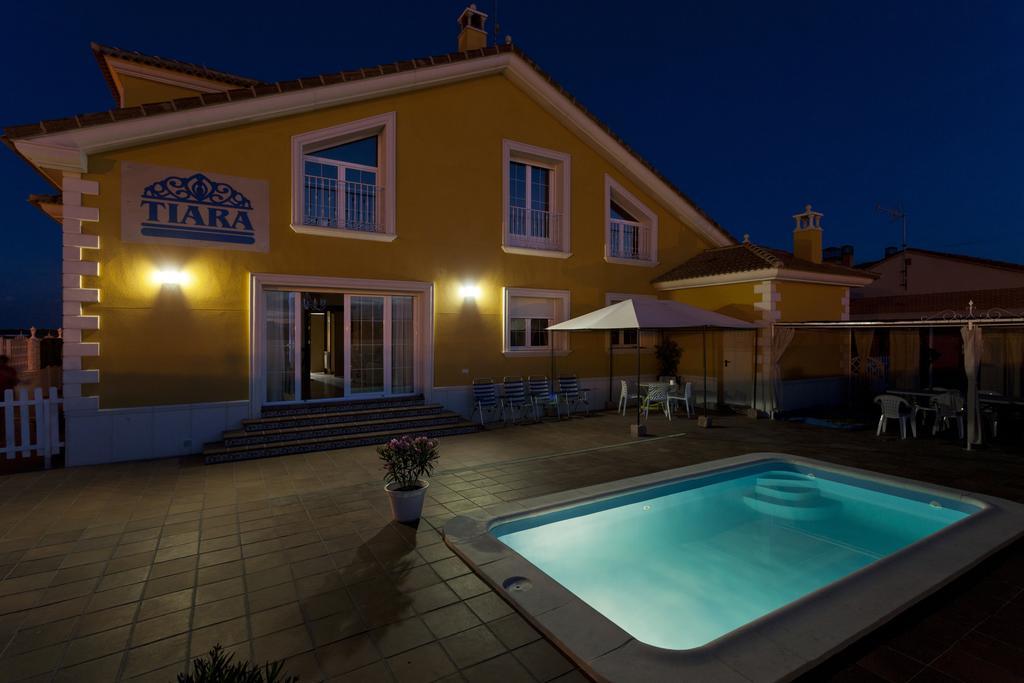 Tiara Vacaciones Βίλα Nava de la Asuncion Εξωτερικό φωτογραφία