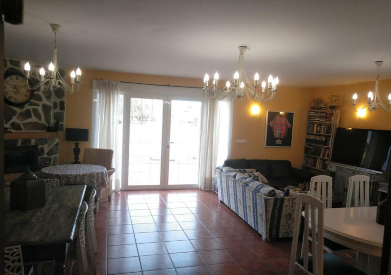 Tiara Vacaciones Βίλα Nava de la Asuncion Εξωτερικό φωτογραφία